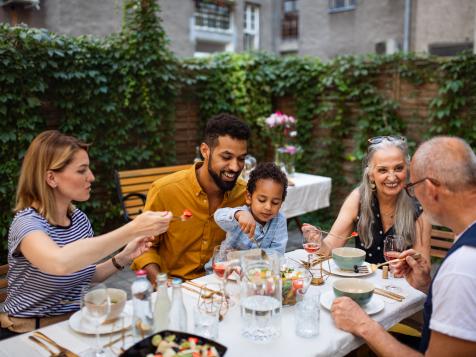 5 Food Safety Rules for Eating Outside During the Summer