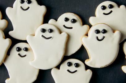 https://food.fnr.sndimg.com/content/dam/images/food/fullset/2022/07/15/0/FNK_Ghost-Sugar-Cookies_H1_s4x3.jpg.rend.hgtvcom.406.271.suffix/1657896856546.jpeg