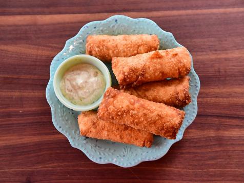 Bacon Mac and Cheese Eggrolls with Quick Ranch