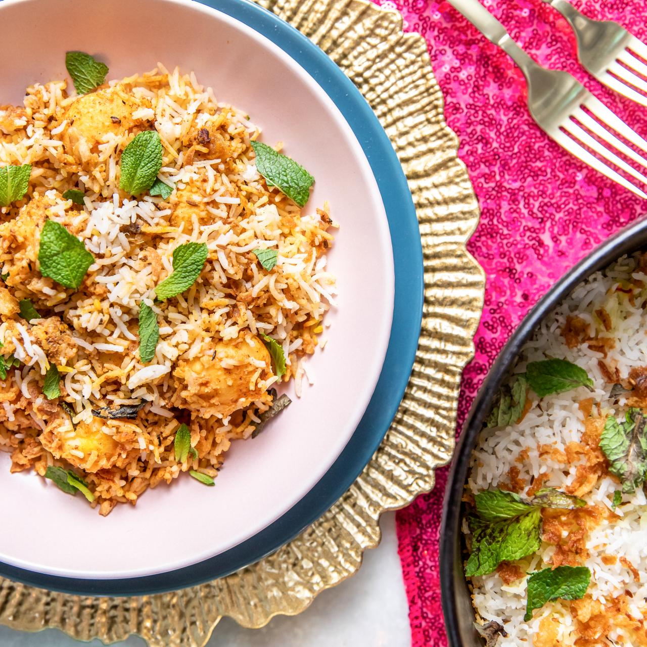 https://food.fnr.sndimg.com/content/dam/images/food/fullset/2022/07/27/0/YAHI_Dum-Aloo-Biryani_s4x3.jpg.rend.hgtvcom.1280.1280.suffix/1658954351318.jpeg