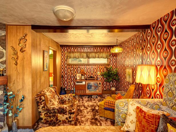 You Can Spend a Night In An ’80s-Vintage Pabst Blue Ribbon-Themed Motel Room