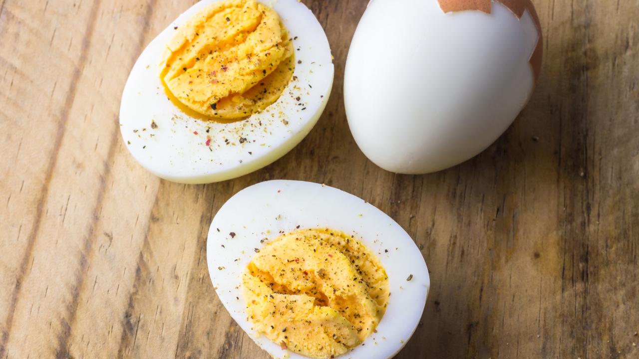 Perfect Peel Boiled Eggs - Dinner in 321