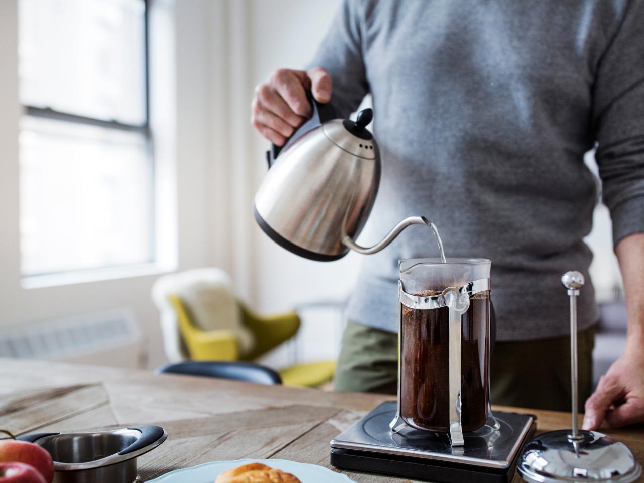 https://food.fnr.sndimg.com/content/dam/images/food/fullset/2022/08/26/man-pouring-water-into-french-press.jpg.rend.hgtvcom.1280.960.suffix/1661526418547.jpeg