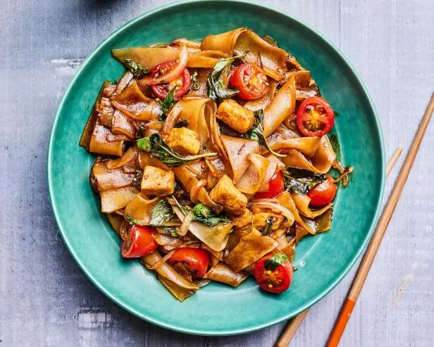 Vegan Drunken Noodles Recipe | Jet Tila | Food Network