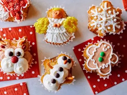 Aluminum Foil Shaped Holiday Cupcakes