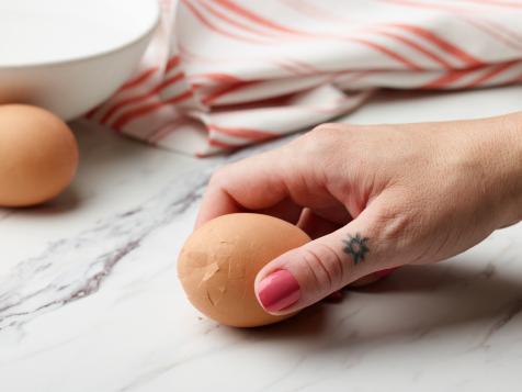 How To Peel Hard Boiled Eggs - Easy Step-by-Step Egg-Peeling Tips