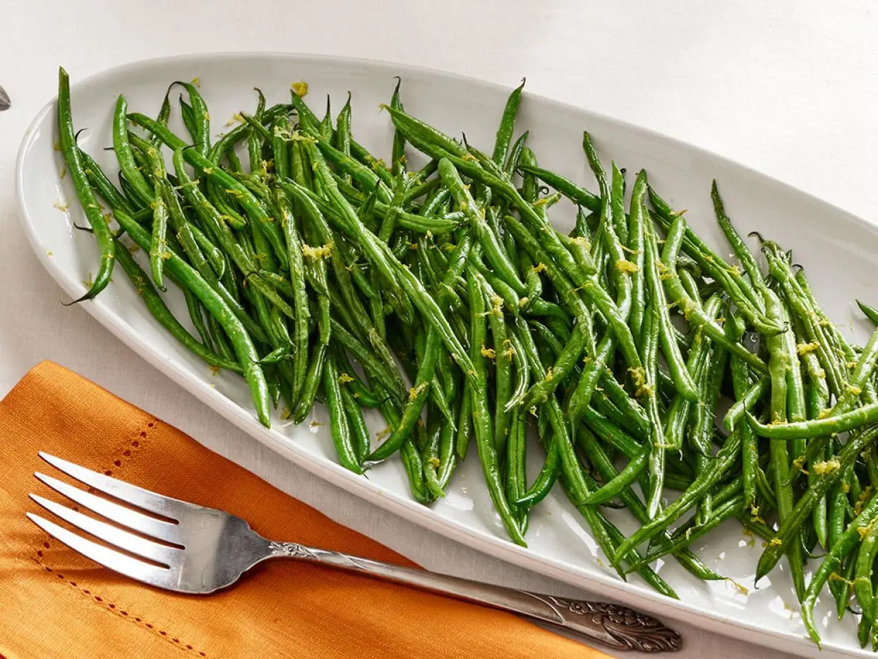 Classic green beans with almonds