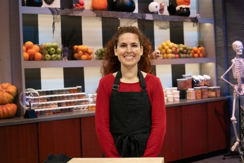 Contestant Elizabeth Burns, as seen on  Halloween Cookie Challenge, Season 1.