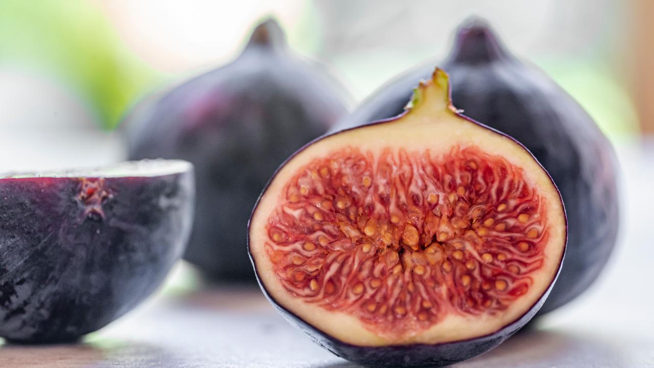 Photographs of fig cultivars at the different ripening stages