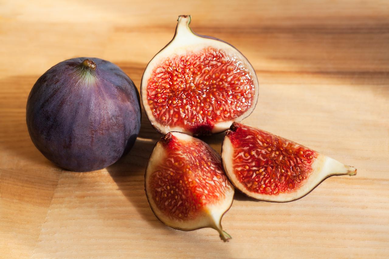 A Guide to the 10 Most Common Types of Figs | Cooking School | Food Network