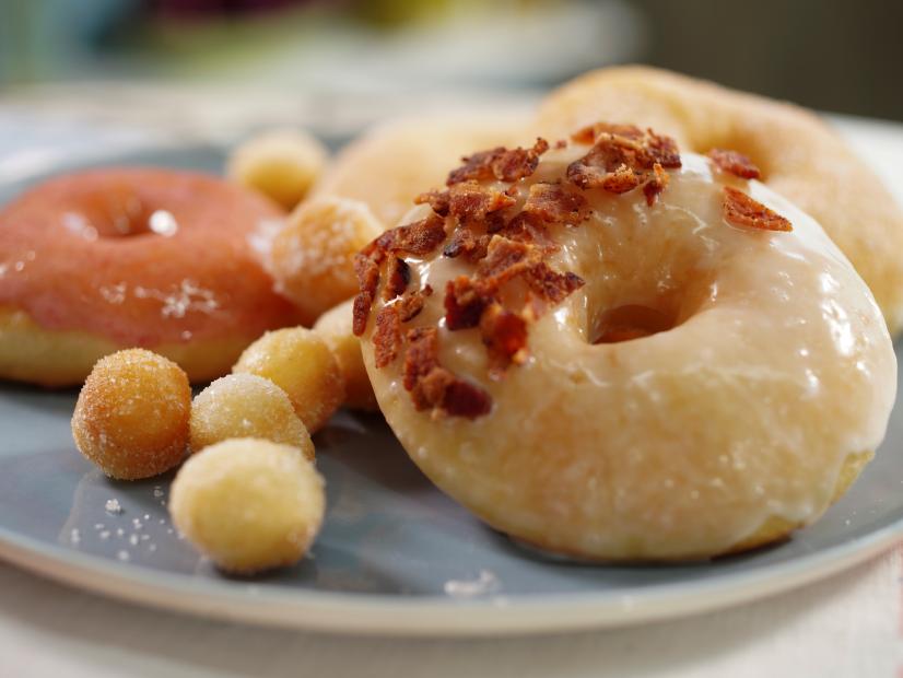 Sunny Anderson makes Sunny's Easy OG Sugar Donuts, as seen on The Kitchen, Season 32.