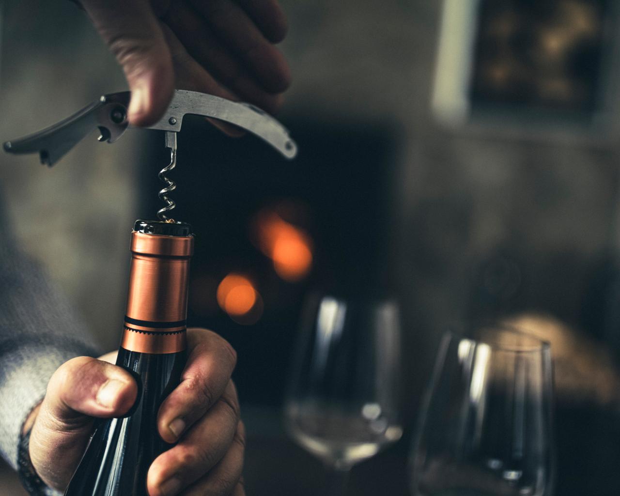 How to Open a Wine Bottle With a Wine Opener Cooking School Food