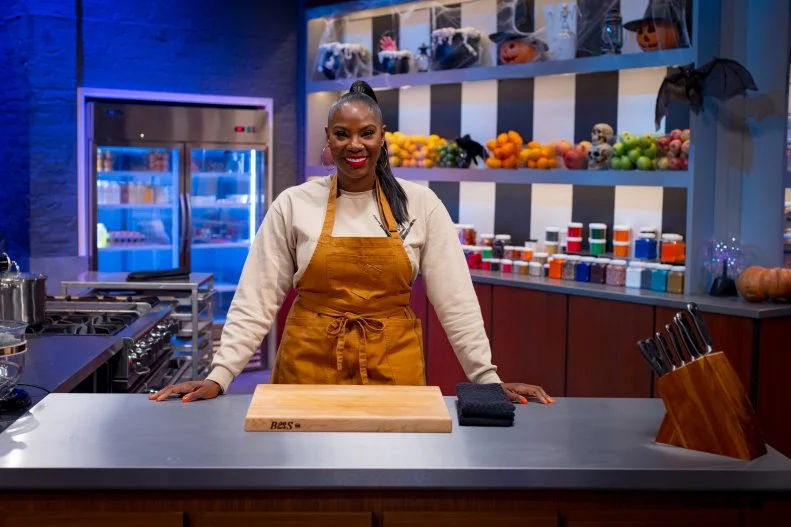 Contestant Tinnell Sloan, as seen on Halloween Cookie Challenge, Season 1.