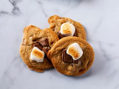 Close-up of S'mores Cookies, as seen on The Pioneer Woman, season 32.