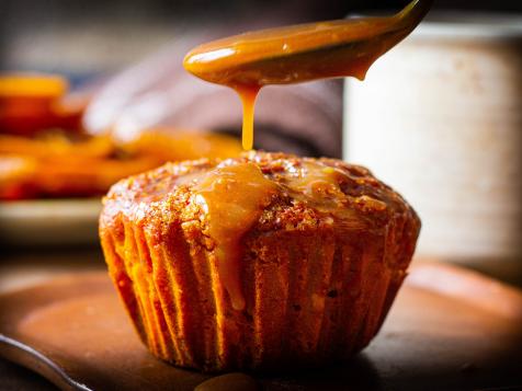 https://food.fnr.sndimg.com/content/dam/images/food/fullset/2022/10/11/drizzling-caramel-on-muffin.jpg.rend.hgtvcom.476.357.suffix/1665509139473.jpeg