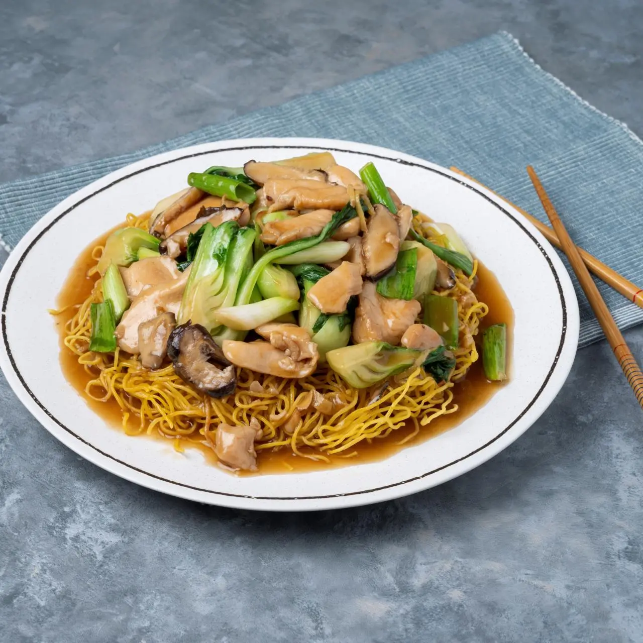 Hong Kong-Style Chicken Chow Mein