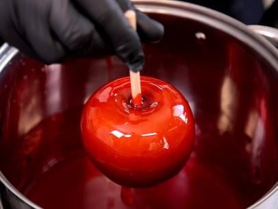 The Candy Apple being made at The Candi Queen food truck in North Carolina, as seen on Triple D Nation, Season 4.