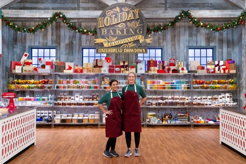 Contestants Melissa Walker and Mollie Smith, portrait, as seen on Holiday Baking Championship Gingerbread Showdown, Season 2.