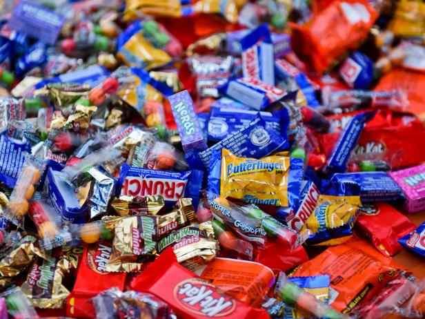 What’s the Most Popular Halloween Candy in Your State? | FN Dish – Behind-the-Scenes, Food Trends, and Best Recipes : Food Network