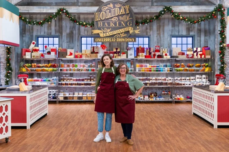 Contestants Meghan Morris and Esther Morris, portrait, as seen on Holiday Baking Championship Gingerbread Showdown, Season 2.