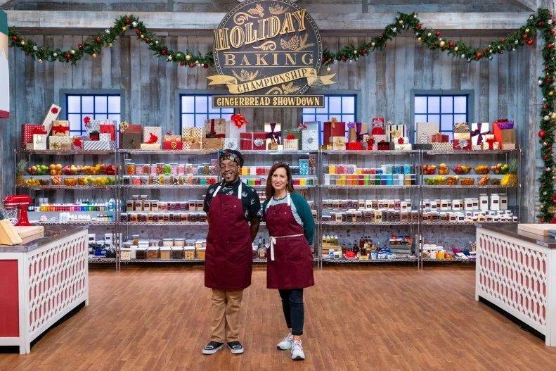 Contestants Larry Queen and Mary Hulsman, portrait, as seen on Holiday Baking Championship Gingerbread Showdown, Season 2.