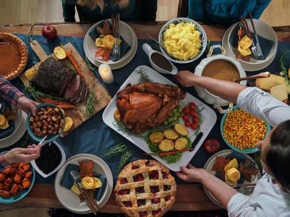 https://food.fnr.sndimg.com/content/dam/images/food/fullset/2022/11/14/FN_Getty-Images-Thanksgiving-Table_s4x3.jpg.rend.hgtvcom.406.305.suffix/1668451065003.jpeg