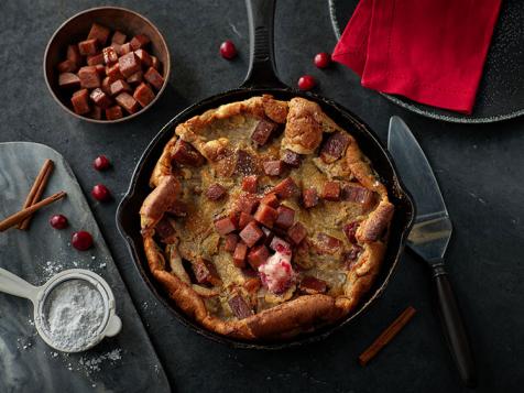 https://food.fnr.sndimg.com/content/dam/images/food/fullset/2022/11/14/FN_SPAM-Figgy-Pudding_dutch-baby_s4x3.jpg.rend.hgtvcom.476.357.suffix/1668531686383.jpeg