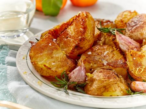 Crispy Garlic Roast Potatoes