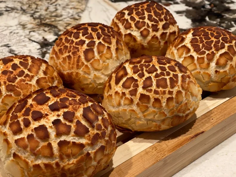 Bread with Crusty Crunchy Tops