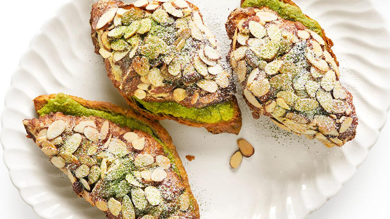 https://food.fnr.sndimg.com/content/dam/images/food/fullset/2022/12/09/01/FNM_010123-Matcha-Almond-Croissants_s4x3.jpg.rend.hgtvcom.1280.720.suffix/1671035818524.jpeg