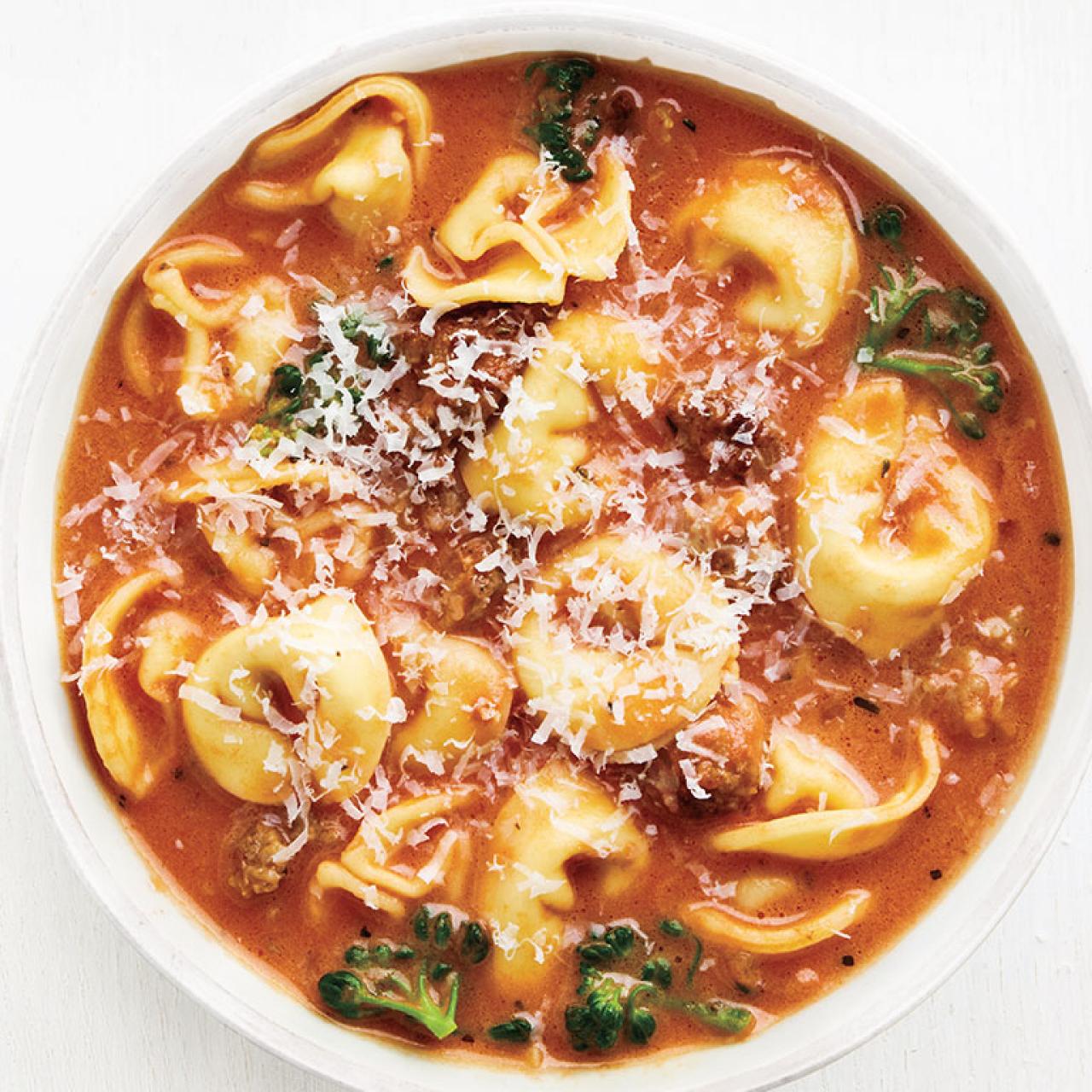 https://food.fnr.sndimg.com/content/dam/images/food/fullset/2022/12/09/01/FNM_010123-Tortellini-Soup-with-Sausage-and-Broccolini_s4x3.jpg.rend.hgtvcom.1280.1280.suffix/1670606801849.jpeg