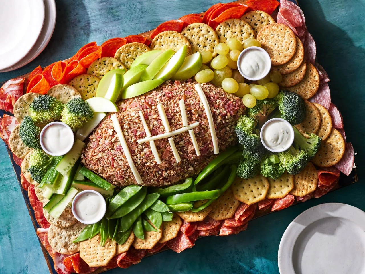 Looking for awesome Super Bowl party food? These easy snacks will score big with all your guests!