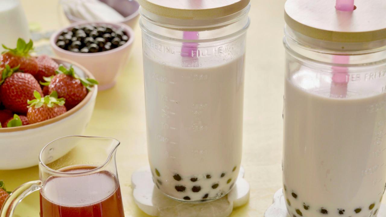 https://food.fnr.sndimg.com/content/dam/images/food/fullset/2023/1/20/MW1206-molly-yeh-strawberry-milk-tea_s4x3.jpg.rend.hgtvcom.1280.720.suffix/1674253530822.jpeg