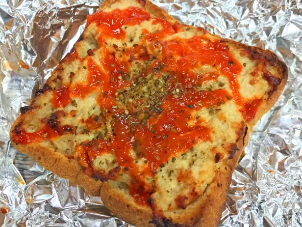 Pizza on square bread and Topped with chili sauce.