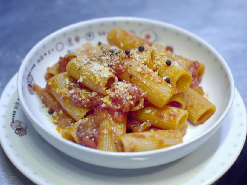 Rigatoni all'Amatriciana (Rigatoni with Guanciale and Tomatoes) Recipe
