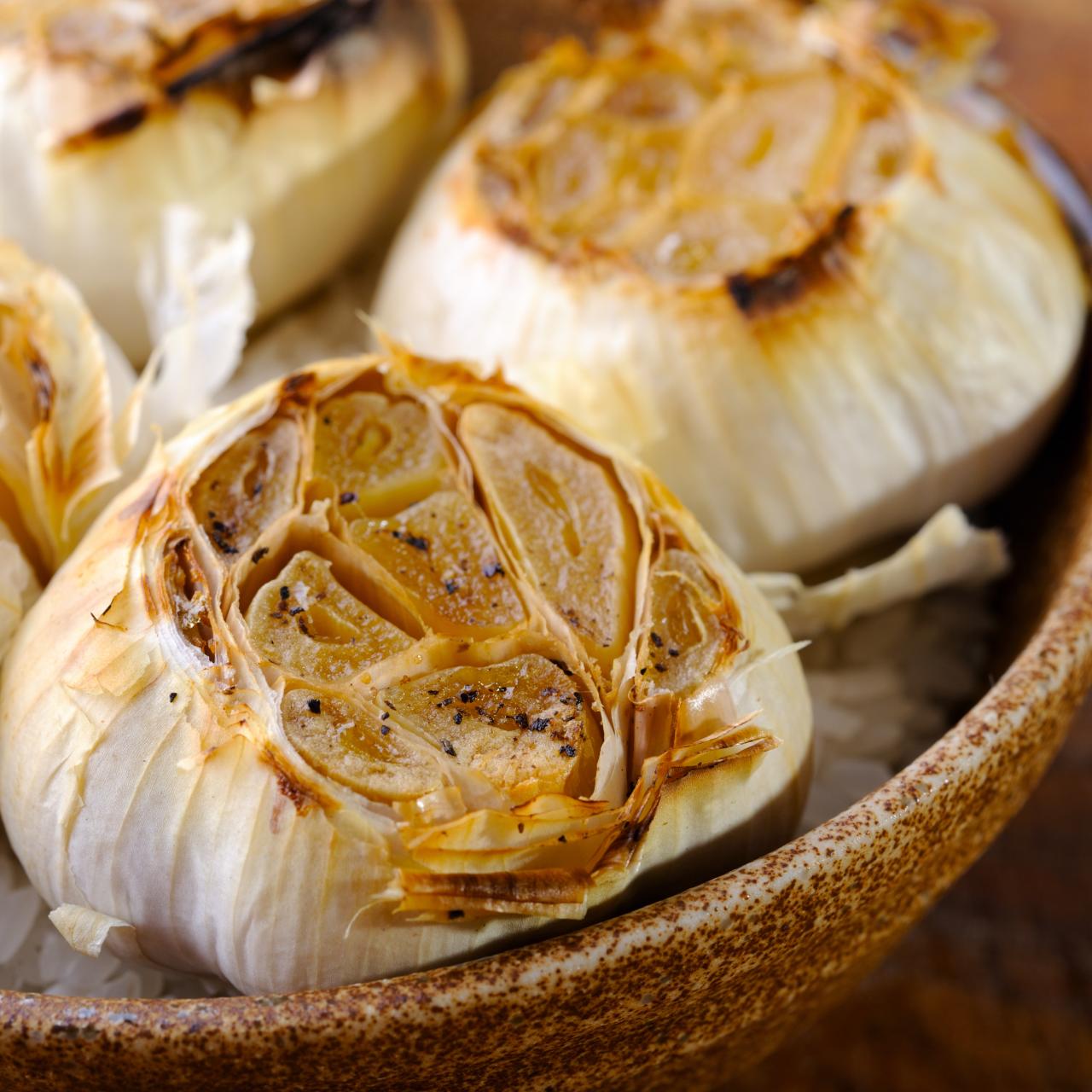 https://food.fnr.sndimg.com/content/dam/images/food/fullset/2023/10/18/roasted-garlic-on-plate.jpg.rend.hgtvcom.1280.1280.suffix/1697650326941.jpeg