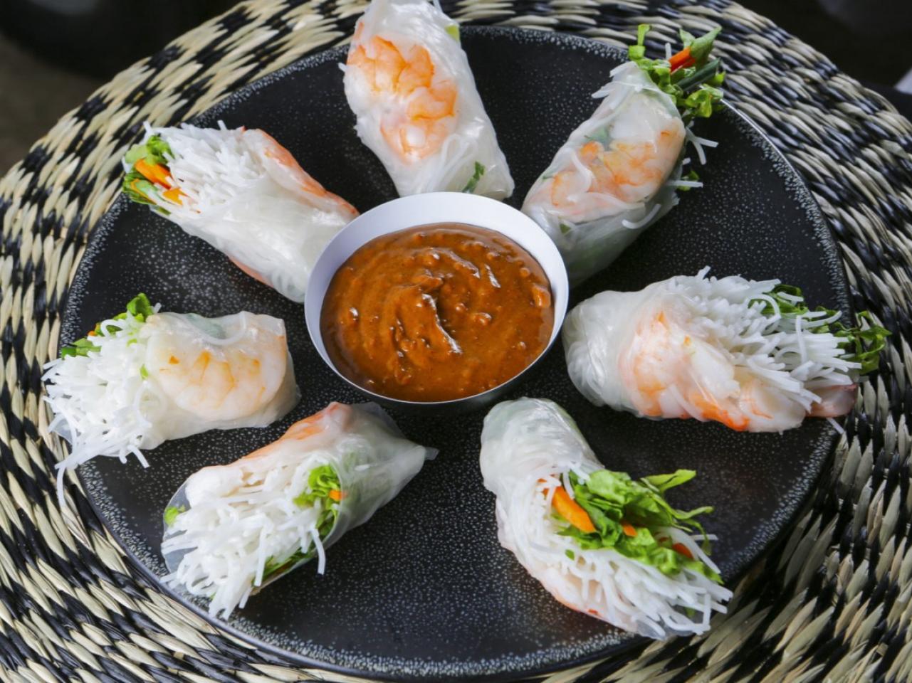 Vietnamese Fresh Spring Rolls (Shrimp & Smoked Salmon) - Farah J. Eats