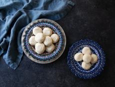 Known as unlu kurabiye in Turkish, these cookies are simple and delicious. Although similar to shortbread, these flour cookies are made with oil instead of butter, giving them a lighter mouthfeel.