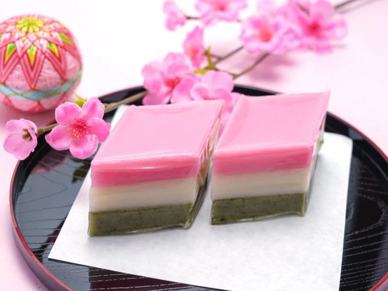 red, white, and green lozenge-shaped rice cakes (used for Japanese Girls' Festival)