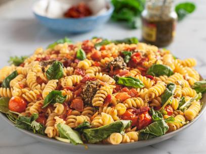 Close-up of BLT Pasta, as seen on The Pioneer Woman, Season 33.