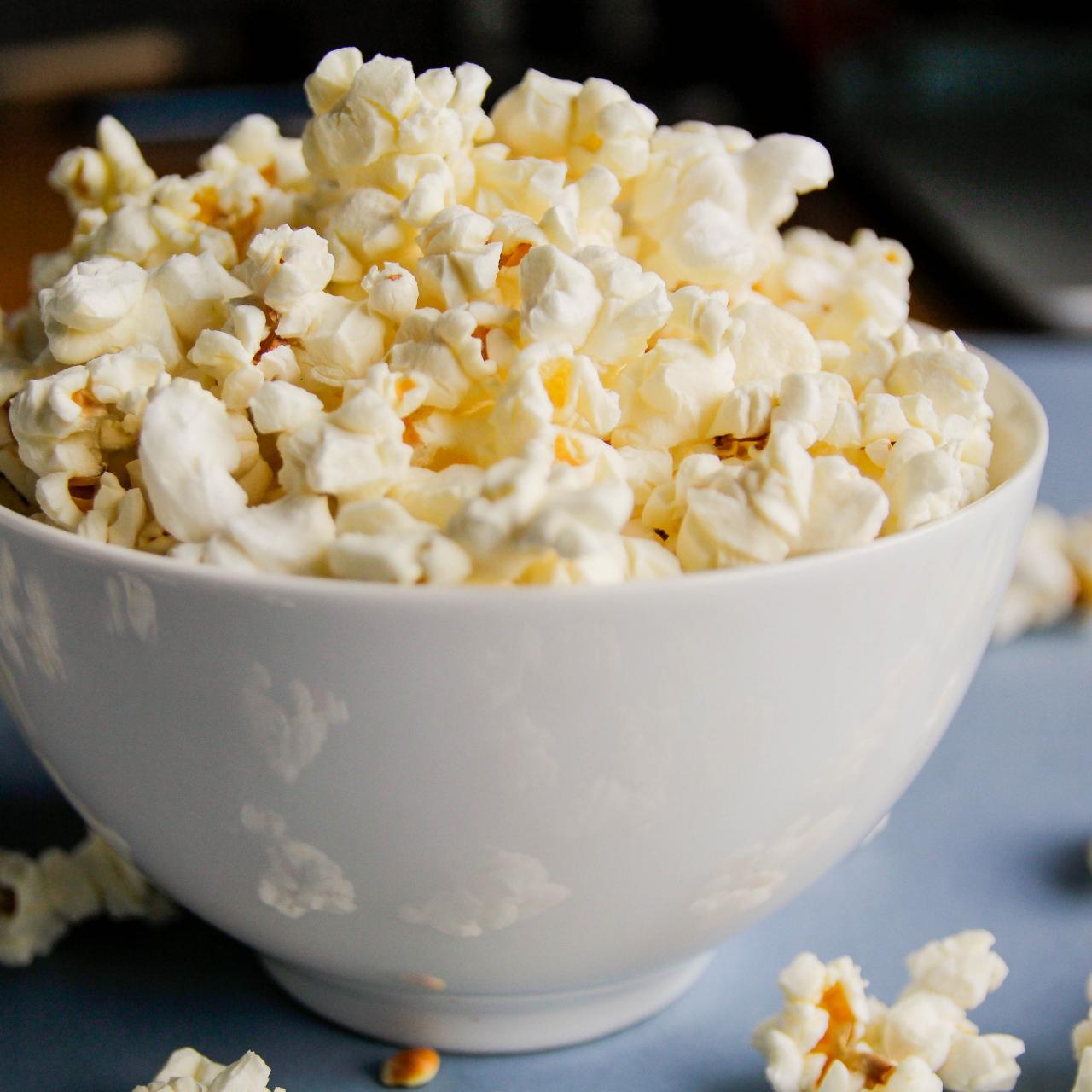 How to Pop Popcorn on the Stove - Recipe Girl