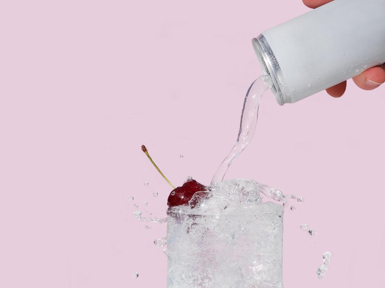 What's the Difference Between Club Soda, Seltzer, and Sparkling Mineral  Water?