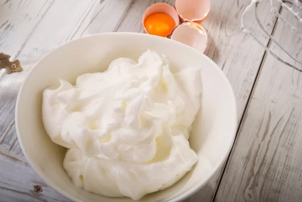 Studio, Kokosmakronen Low-Carb, Eischnee in einer Schüssel