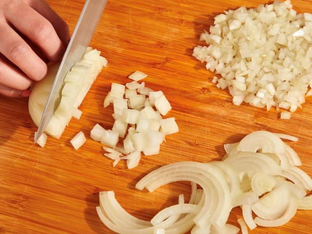 How To Cut An Onion (Peel, Slice, Dice, And Chop) - Alphafoodie