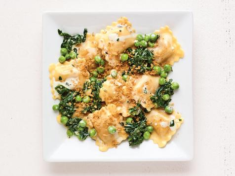 Creamy Ravioli with Spinach and Peas
