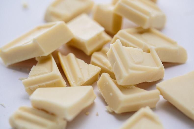 Photo of white chocolate broken in pieces