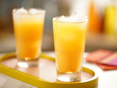 Sunny Anderson's Gin and Juice Spritzer Beauty, as seen on The Kitchen, Season 33.