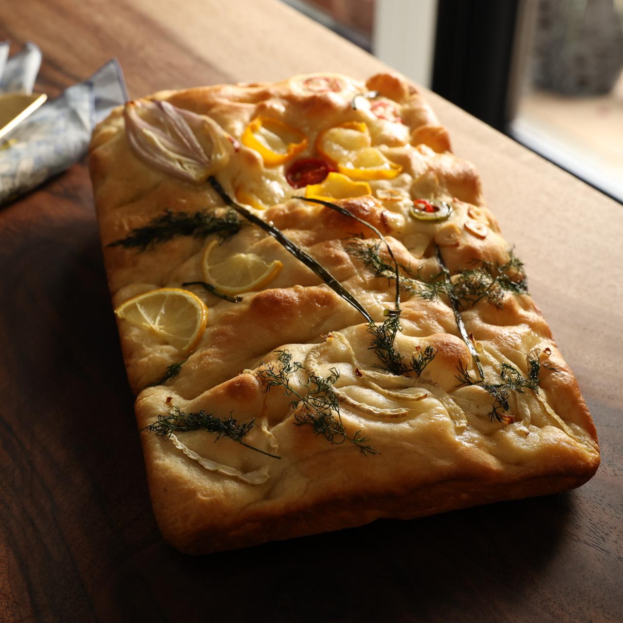 https://food.fnr.sndimg.com/content/dam/images/food/fullset/2023/3/24/VB1401-valerie-bertinelli-easy-garden-focaccia-bread_s4x3.JPG.rend.hgtvcom.1280.1280.suffix/1679681212925.jpeg