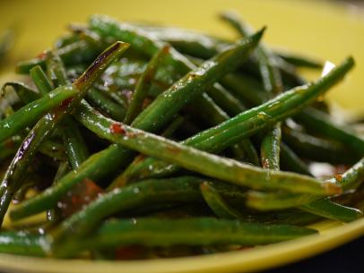 Sunny Anderson's 3-Ingredient Spicy & Sweet Green Beans Beauty, as seen on The Kitchen, Season 33.