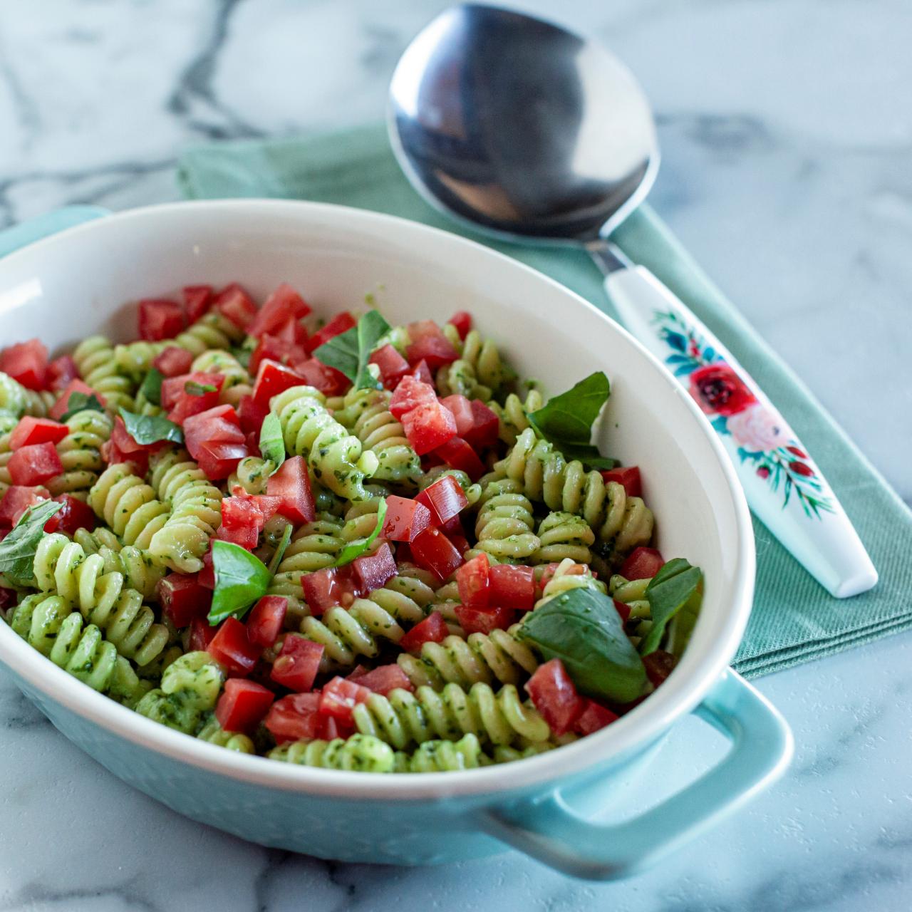 Food on Fridays: Pioneer Woman's Pasta with Pesto Cream Sauce (and